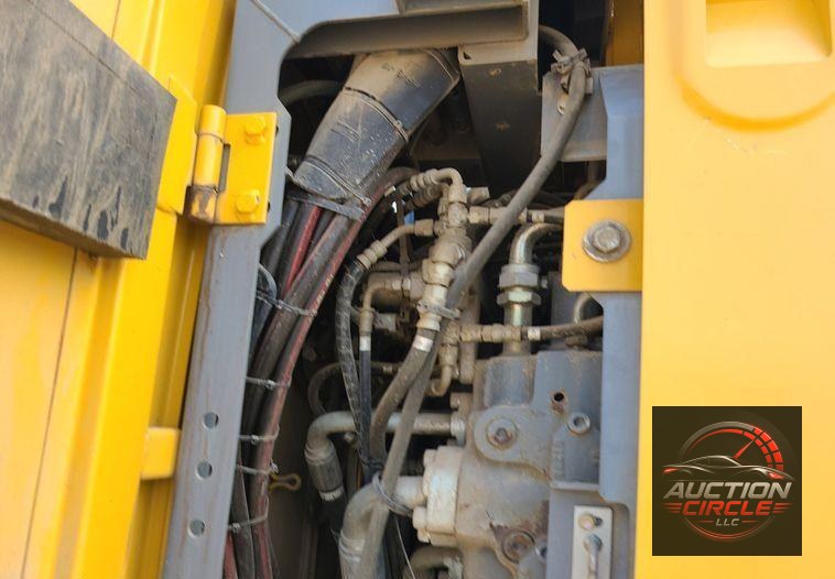2017 John Deere 245G LC  excavator