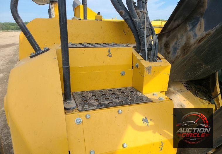 2017 John Deere 245G LC  excavator