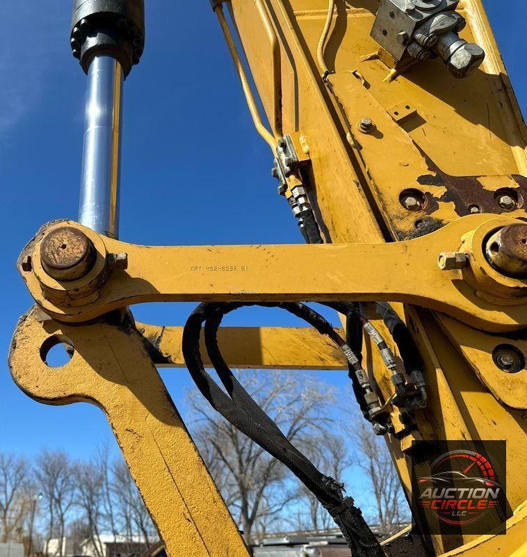 2019 Caterpillar 320 excavator