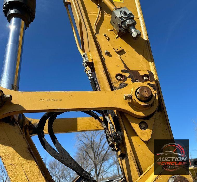 2019 Caterpillar 320 excavator