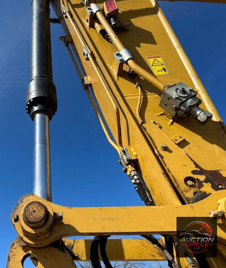 2019 Caterpillar 320 excavator