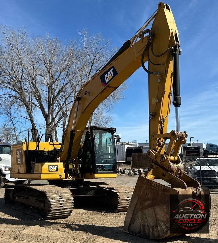 2019 Caterpillar 320 excavator