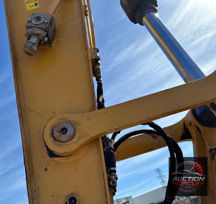 2019 Caterpillar 320 excavator