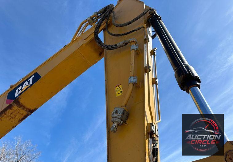 2019 Caterpillar 320 excavator