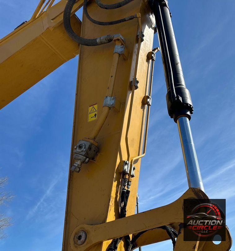 2019 Caterpillar 320 excavator