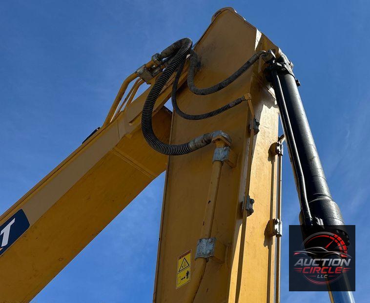 2019 Caterpillar 320 excavator