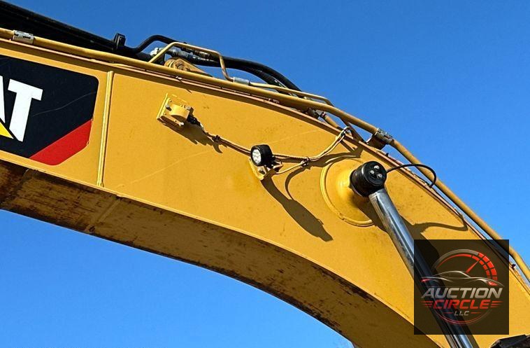 2019 Caterpillar 320 excavator