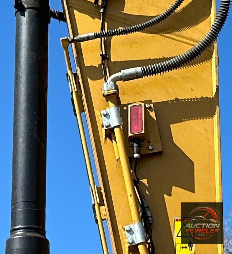 2019 Caterpillar 320 excavator