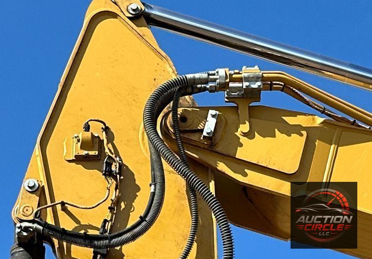 2019 Caterpillar 320 excavator