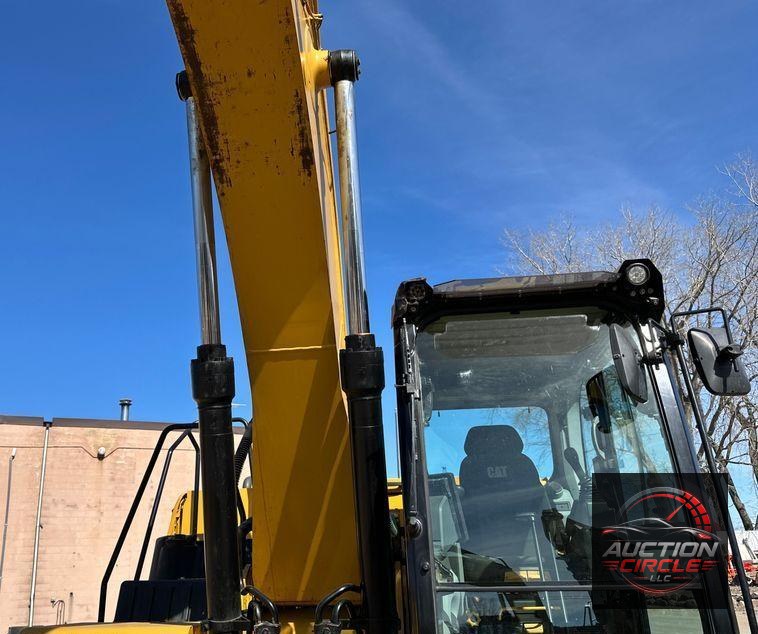 2019 Caterpillar 320 excavator