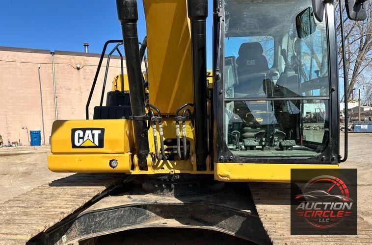 2019 Caterpillar 320 excavator