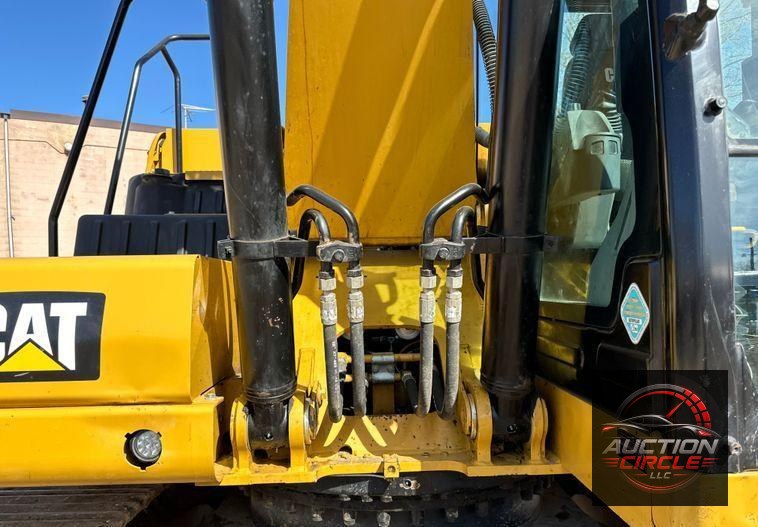 2019 Caterpillar 320 excavator