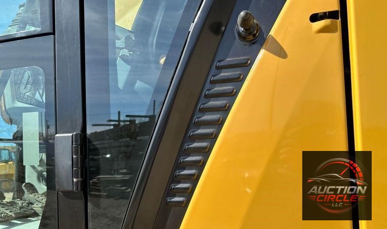 2019 Caterpillar 320 excavator