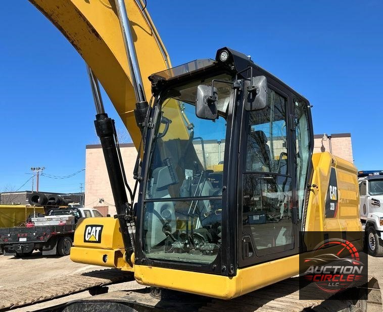 2019 Caterpillar 320 excavator