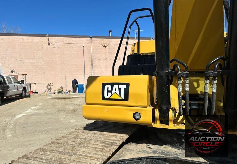 2019 Caterpillar 320 excavator
