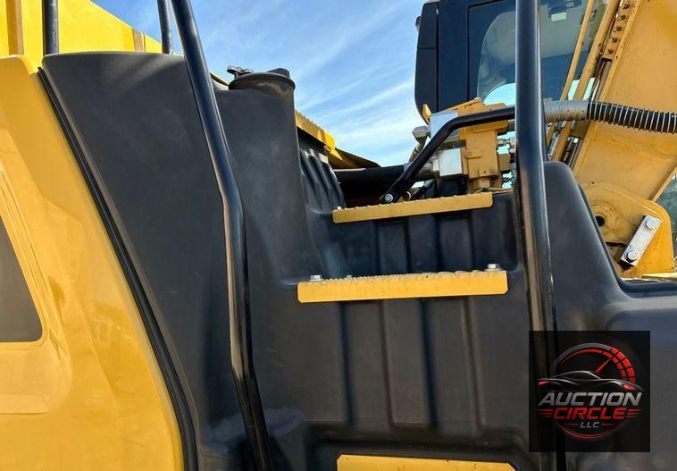 2019 Caterpillar 320 excavator