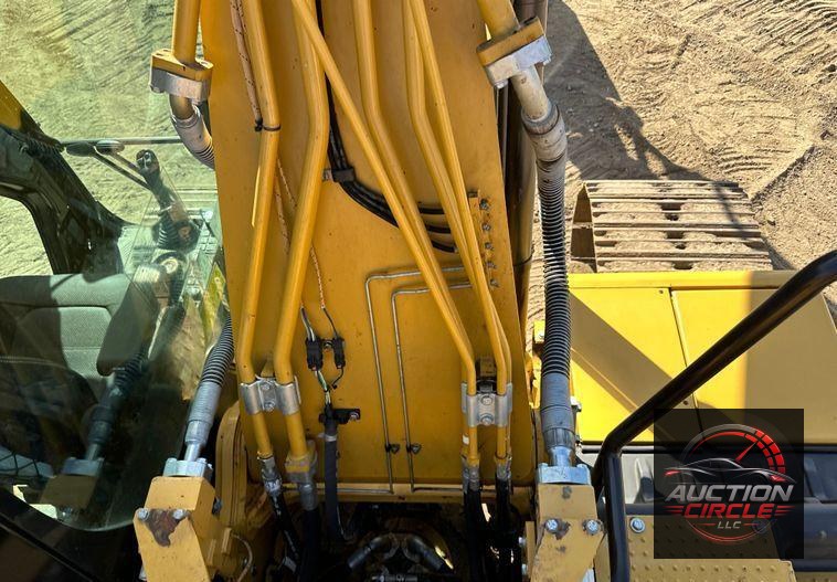2019 Caterpillar 320 excavator