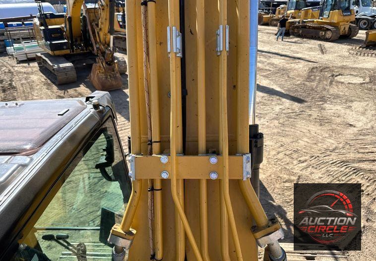 2019 Caterpillar 320 excavator