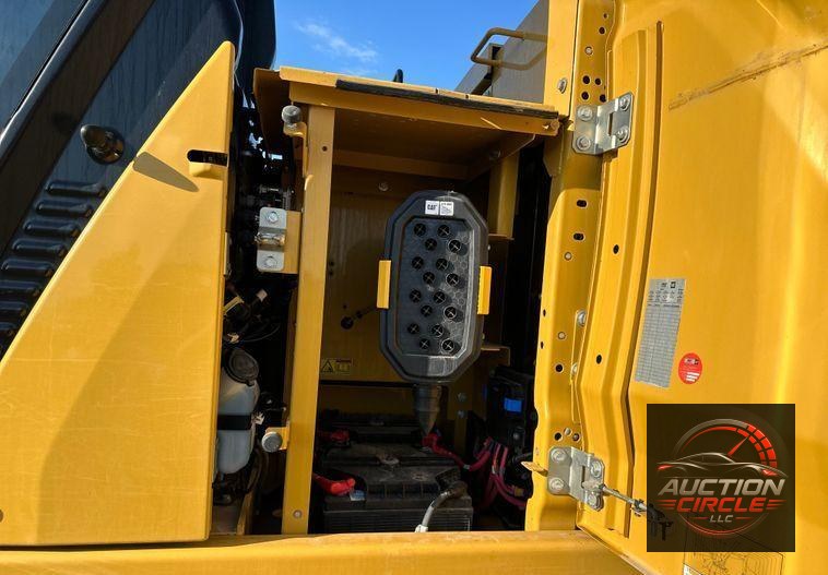 2018 Caterpillar  323 excavator