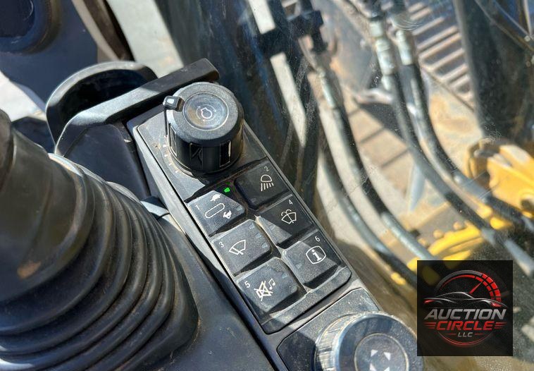 2018 Caterpillar 320  excavator
