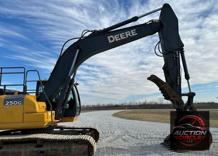 2015 John Deere 250G LC excavator