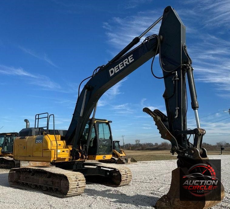 2015 John Deere 250G LC excavator