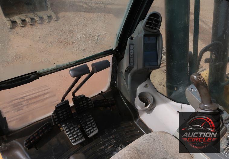 2015 John Deere 210G LC  excavator