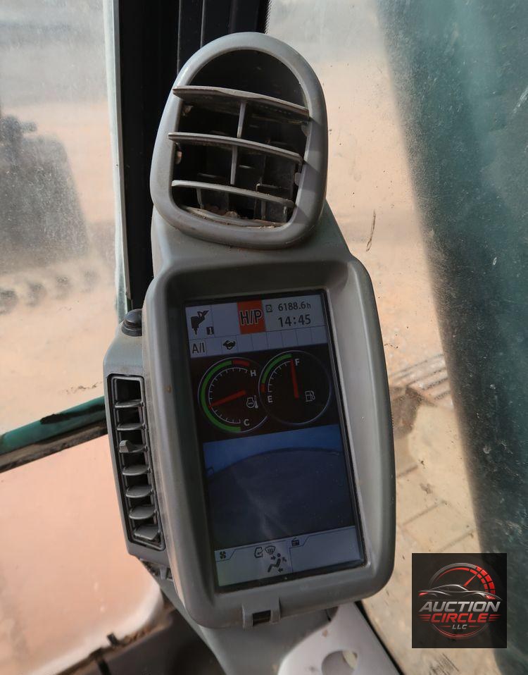 2015 John Deere 210G LC  excavator