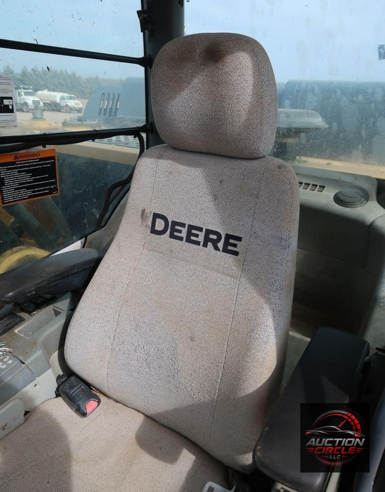 2015 John Deere 210G LC  excavator