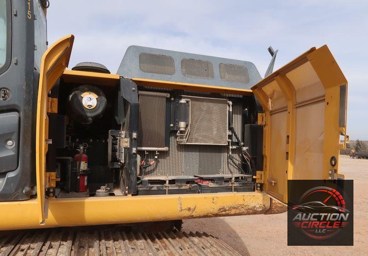 2015 John Deere 210G LC  excavator