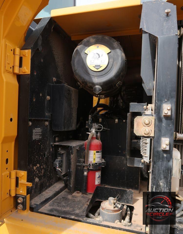 2015 John Deere 210G LC  excavator