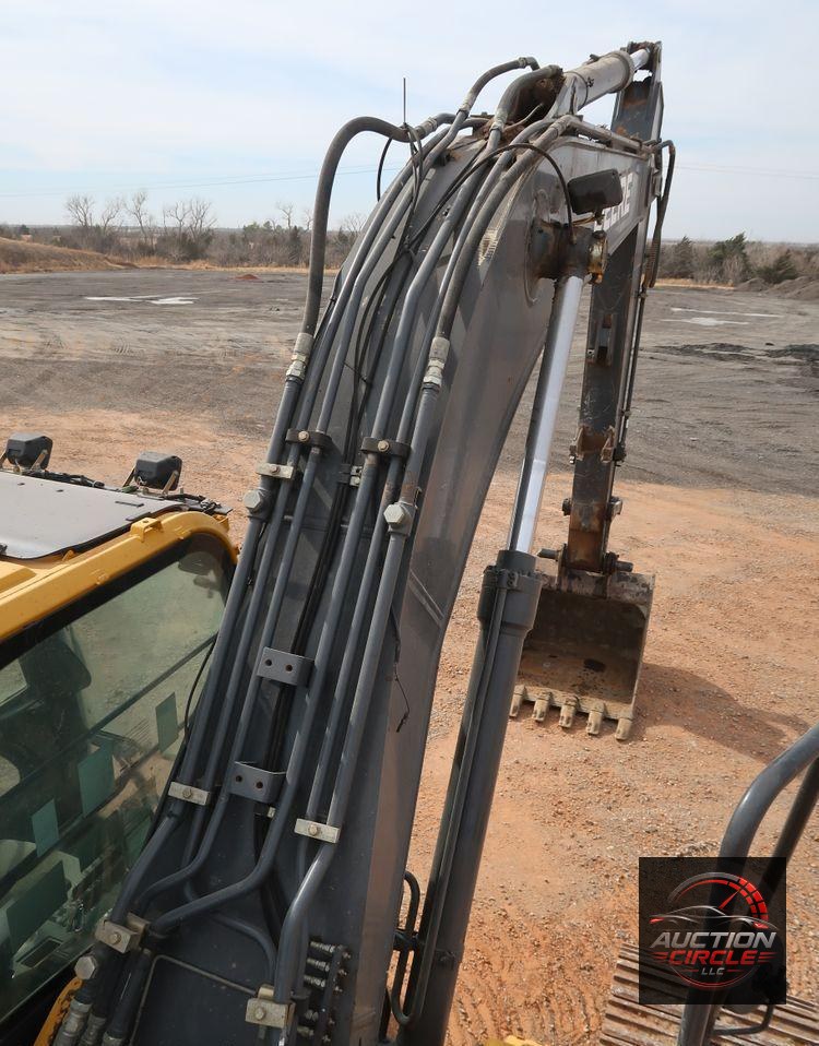 2015 John Deere 210G LC  excavator