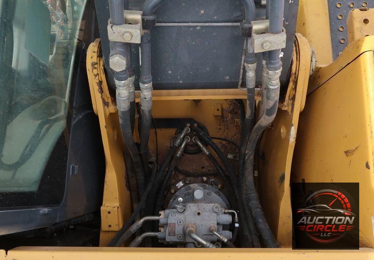 2015 John Deere 210G LC  excavator