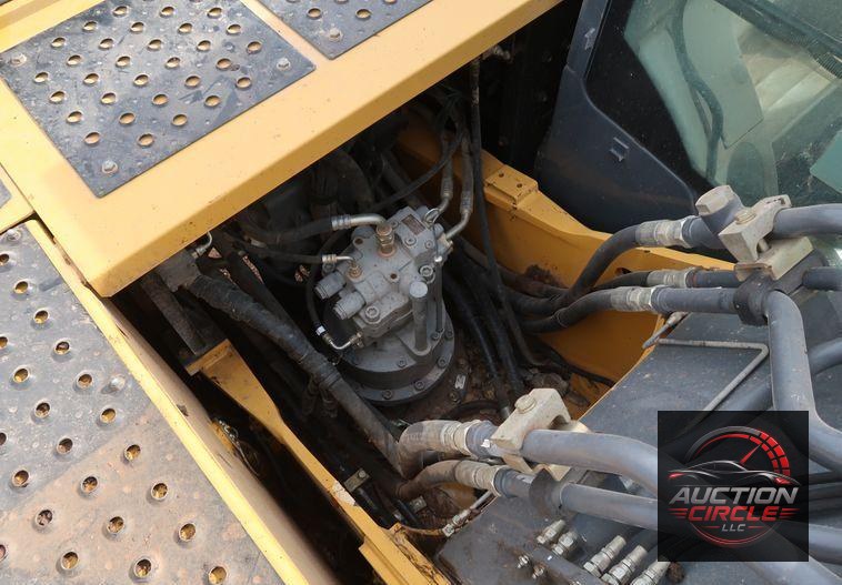 2015 John Deere 210G LC  excavator