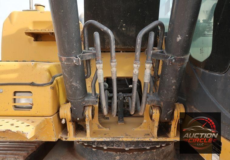2015 John Deere 210G LC  excavator