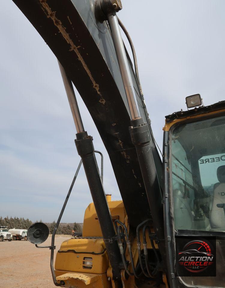 2015 John Deere 210G LC  excavator