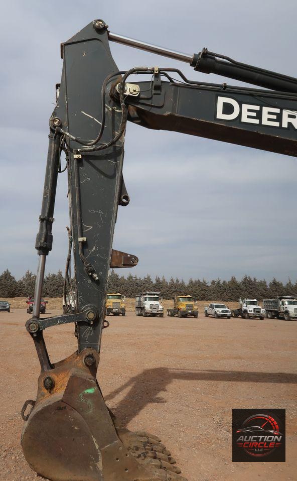 2015 John Deere 210G LC  excavator