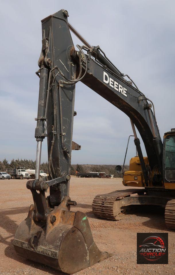 2015 John Deere 210G LC  excavator