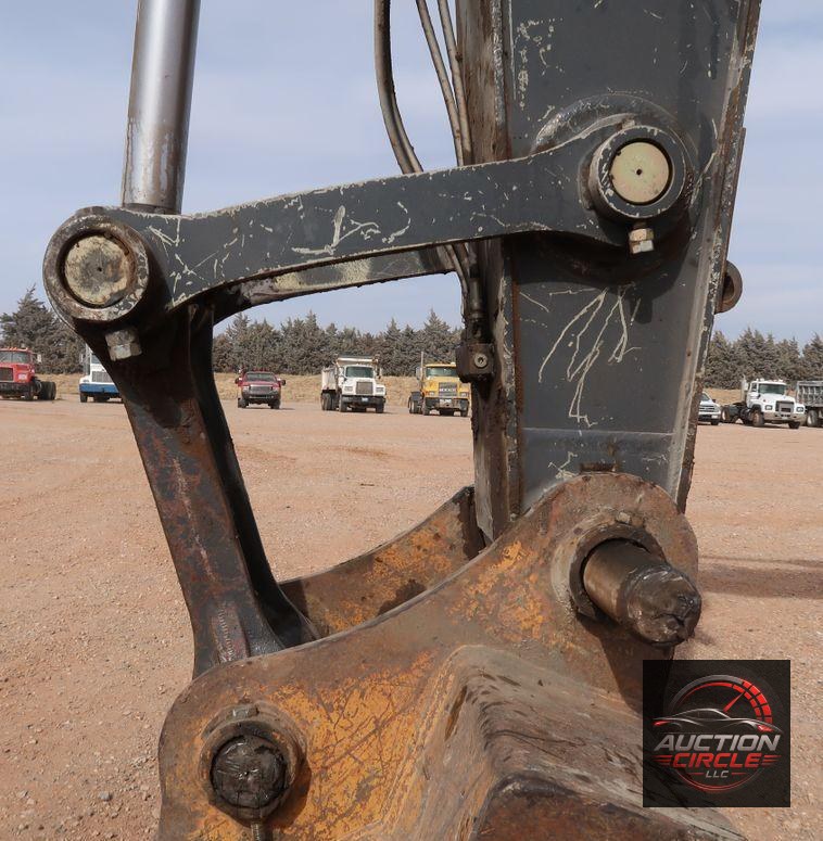 2015 John Deere 210G LC  excavator