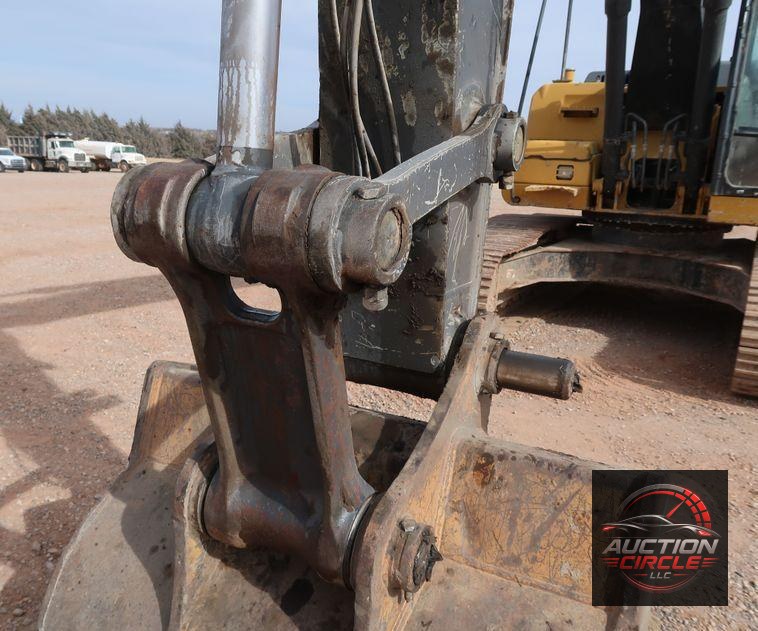 2015 John Deere 210G LC  excavator