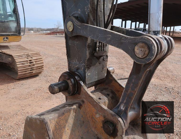 2015 John Deere 210G LC  excavator