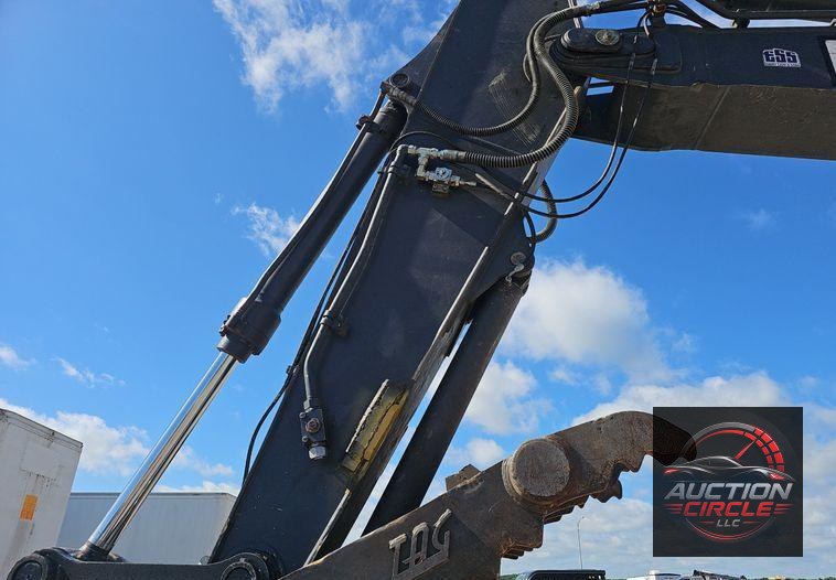 2018 John Deere  245G LC excavator