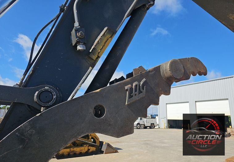 2018 John Deere  245G LC excavator