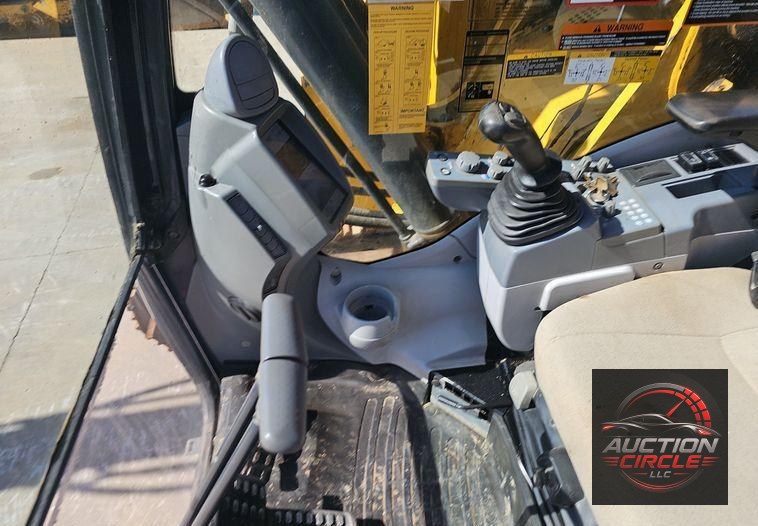 2018 John Deere  245G LC excavator