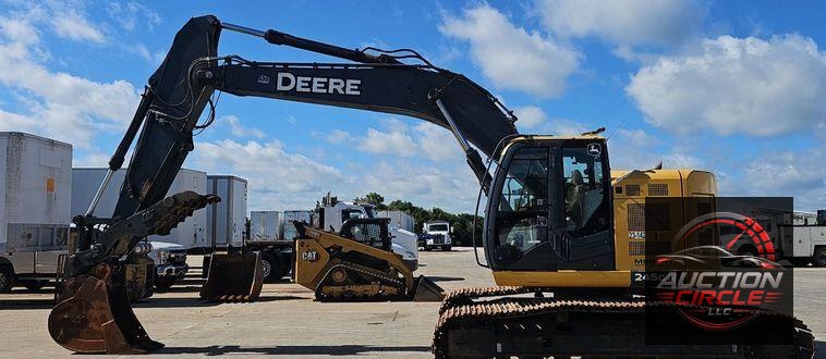 2018 John Deere  245G LC excavator