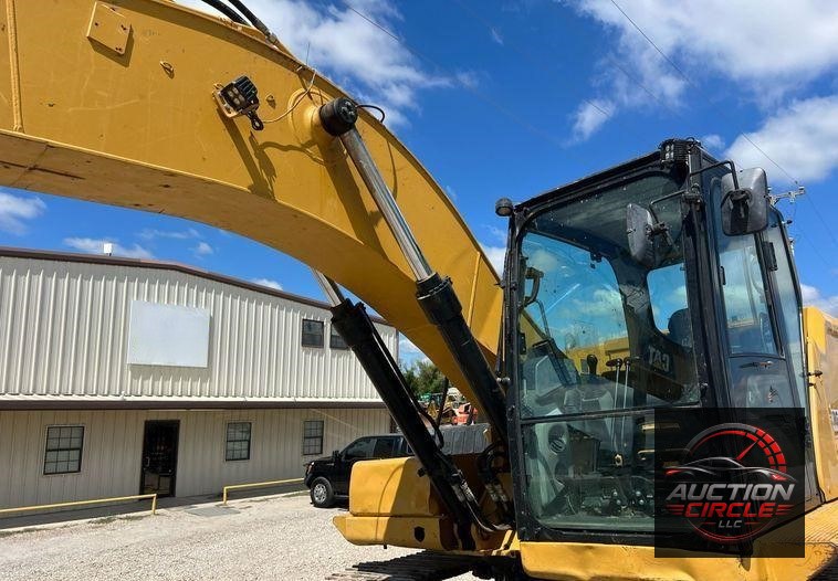 2019 Caterpillar 320 excavator