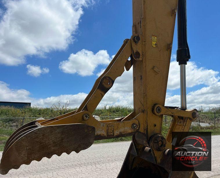 2019 Caterpillar 320 excavator