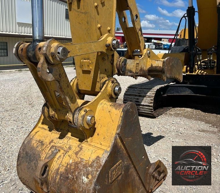 2019 Caterpillar 320 excavator