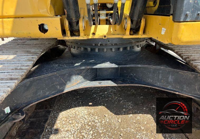 2019 Caterpillar 320 excavator