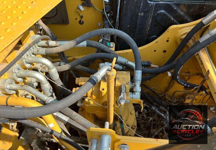 2019 Caterpillar 320 excavator